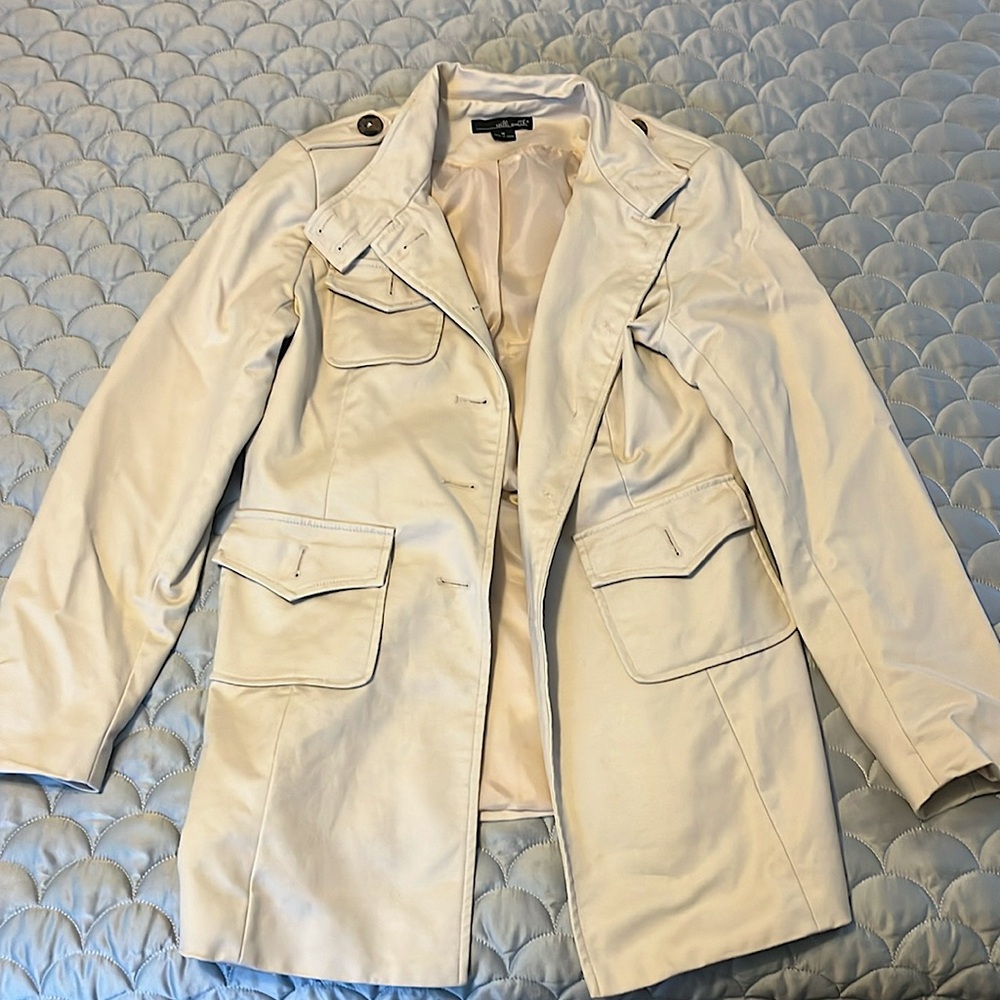 Willi Smith medium cream colored women’s jacket.